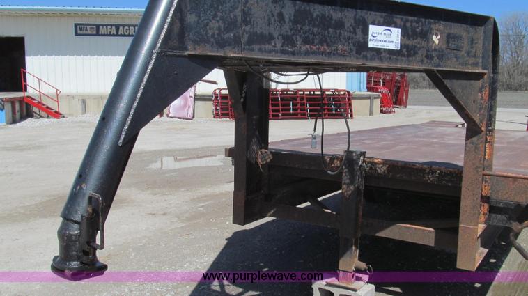 image for item E3845 1976 Hillsboro gooseneck trailer