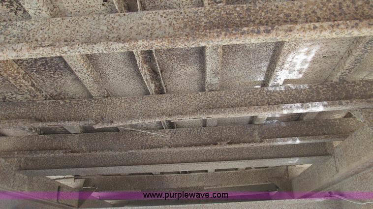 image for item E3845 1976 Hillsboro gooseneck trailer