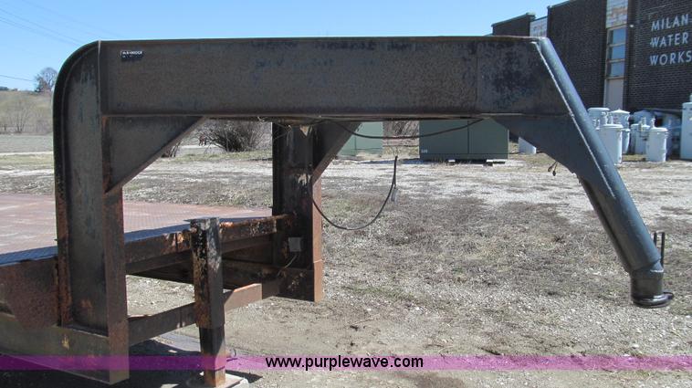 image for item E3845 1976 Hillsboro gooseneck trailer