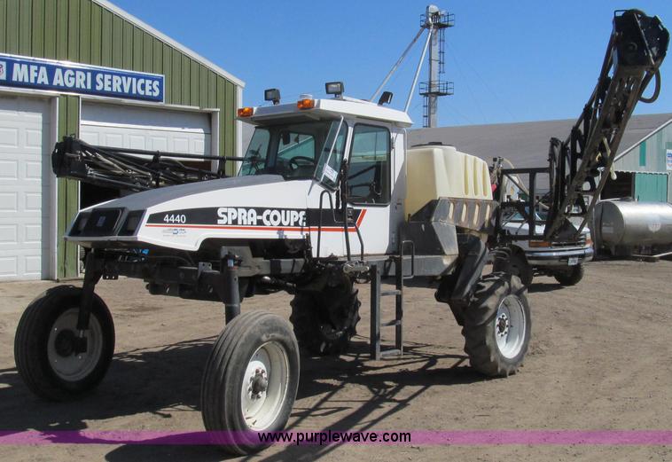 image for item E3846 2000 SpraCoupe 4440-80 2WD sprayer