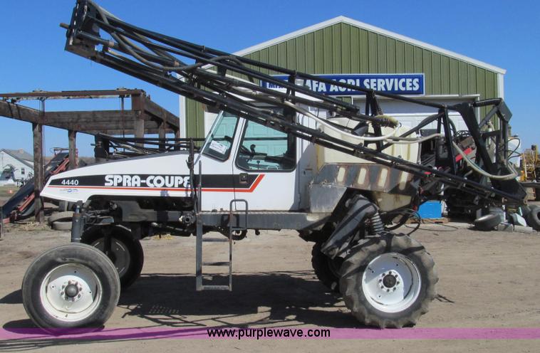 image for item E3846 2000 SpraCoupe 4440-80 2WD sprayer