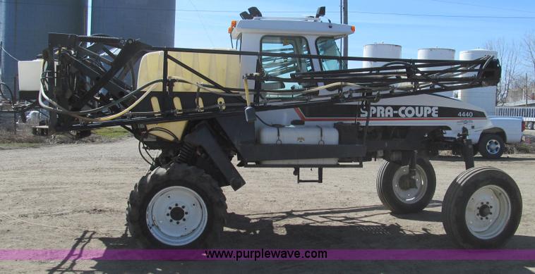 image for item E3846 2000 SpraCoupe 4440-80 2WD sprayer
