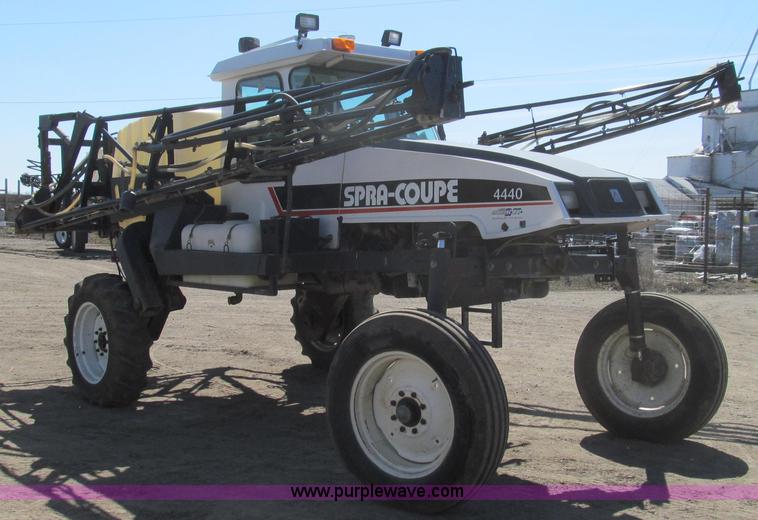 image for item E3846 2000 SpraCoupe 4440-80 2WD sprayer