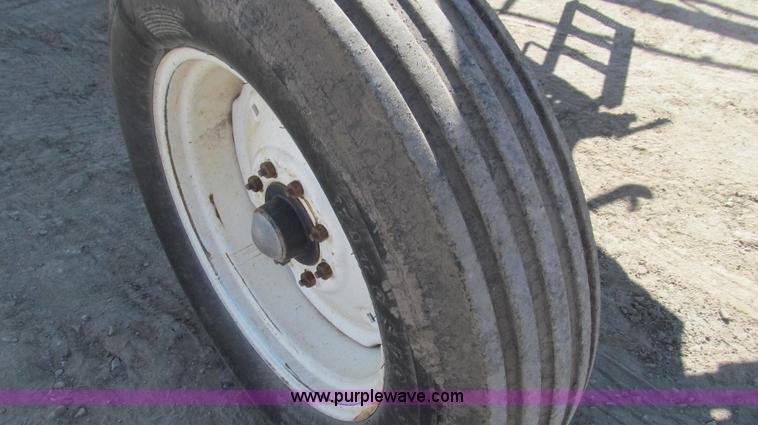 image for item E3846 2000 SpraCoupe 4440-80 2WD sprayer