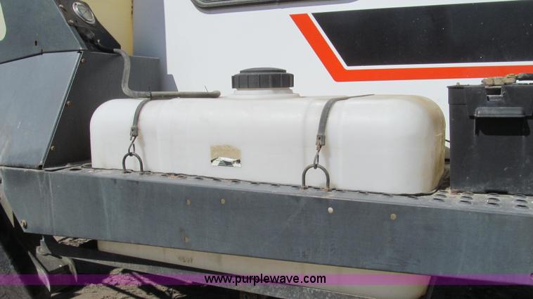 image for item E3846 2000 SpraCoupe 4440-80 2WD sprayer