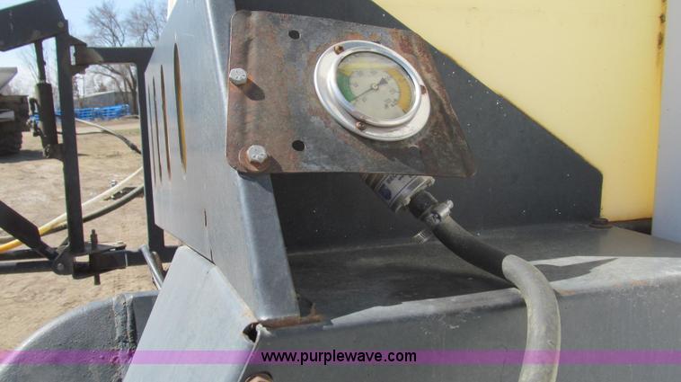 image for item E3846 2000 SpraCoupe 4440-80 2WD sprayer