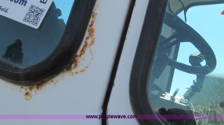 image for item E3846 2000 SpraCoupe 4440-80 2WD sprayer