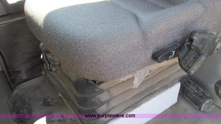 image for item E3846 2000 SpraCoupe 4440-80 2WD sprayer