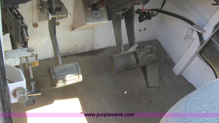 image for item E3846 2000 SpraCoupe 4440-80 2WD sprayer