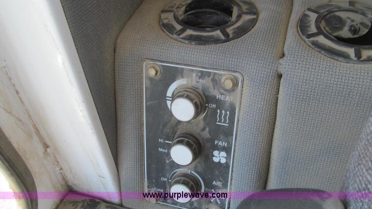 image for item E3846 2000 SpraCoupe 4440-80 2WD sprayer