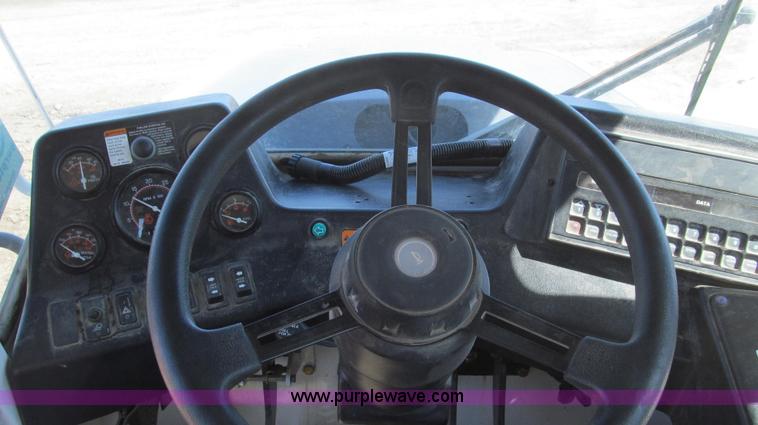 image for item E3846 2000 SpraCoupe 4440-80 2WD sprayer