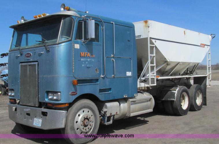 image for item E3848 1985 Peterbilt 362 dry tender truck