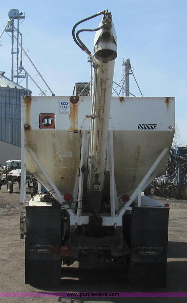 image for item E3848 1985 Peterbilt 362 dry tender truck