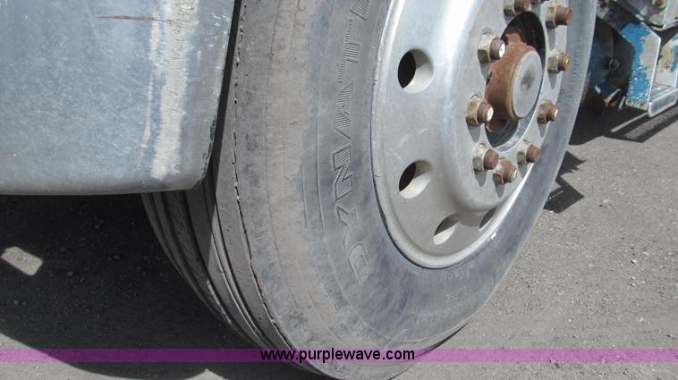 image for item E3848 1985 Peterbilt 362 dry tender truck