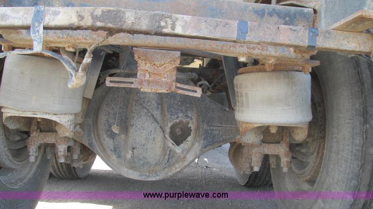 image for item E3848 1985 Peterbilt 362 dry tender truck