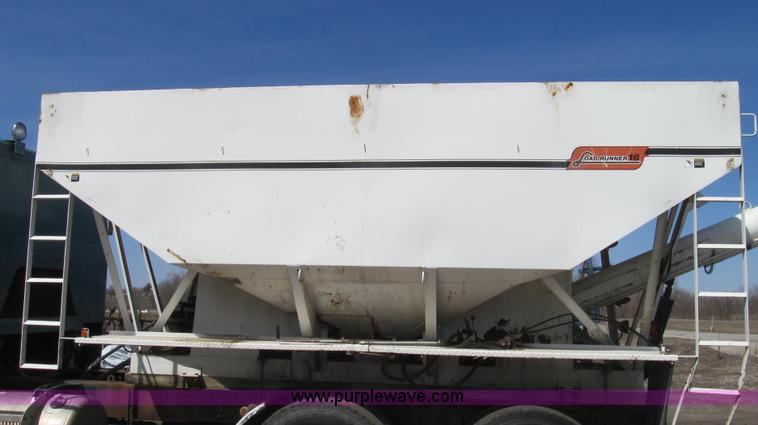 image for item E3848 1985 Peterbilt 362 dry tender truck