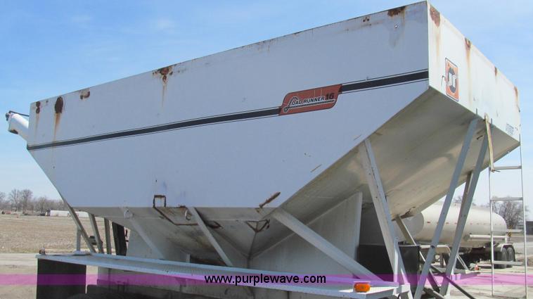 image for item E3848 1985 Peterbilt 362 dry tender truck