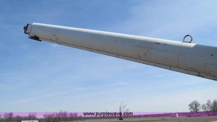 image for item E3848 1985 Peterbilt 362 dry tender truck