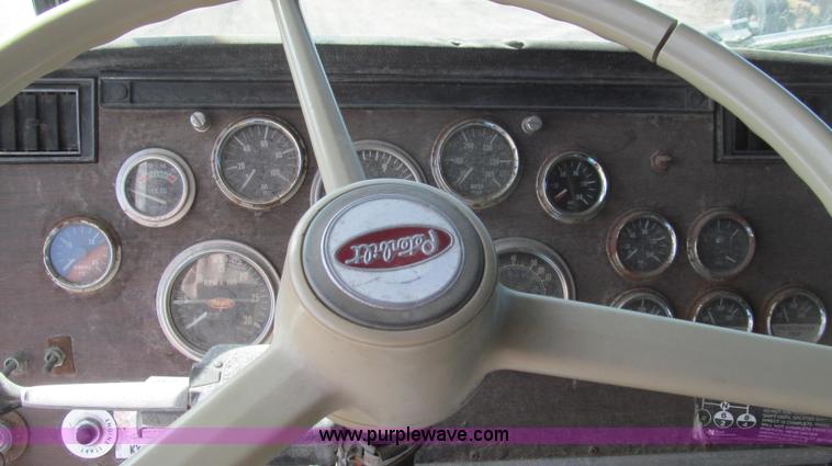 image for item E3848 1985 Peterbilt 362 dry tender truck