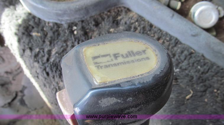 image for item E3848 1985 Peterbilt 362 dry tender truck