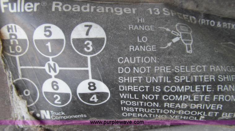 image for item E3848 1985 Peterbilt 362 dry tender truck