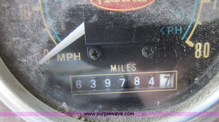 image for item E3848 1985 Peterbilt 362 dry tender truck