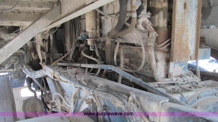 image for item E3848 1985 Peterbilt 362 dry tender truck