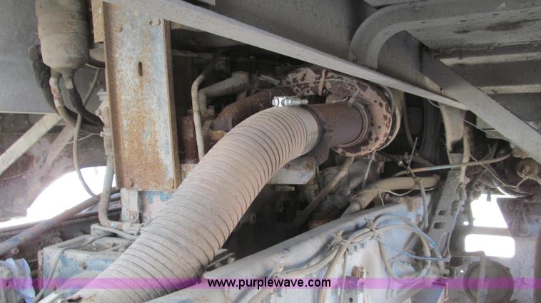 image for item E3848 1985 Peterbilt 362 dry tender truck