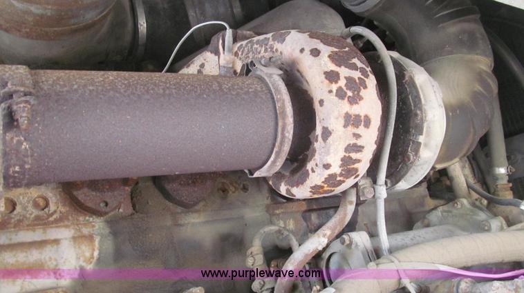 image for item E3848 1985 Peterbilt 362 dry tender truck