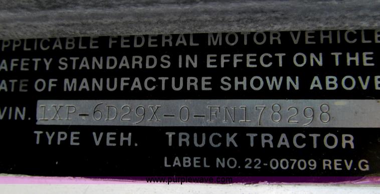 image for item E3848 1985 Peterbilt 362 dry tender truck