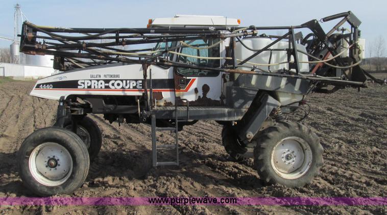 image for item E3851 1999 SpraCoupe 4440 self-propelled sprayer