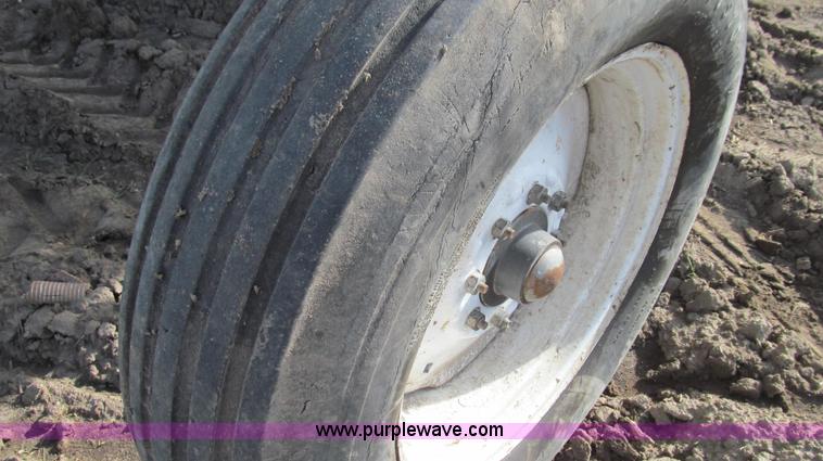 image for item E3851 1999 SpraCoupe 4440 self-propelled sprayer