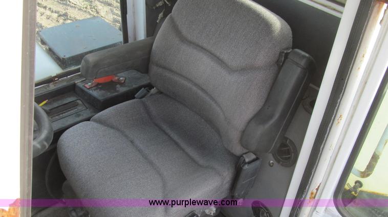 image for item E3851 1999 SpraCoupe 4440 self-propelled sprayer