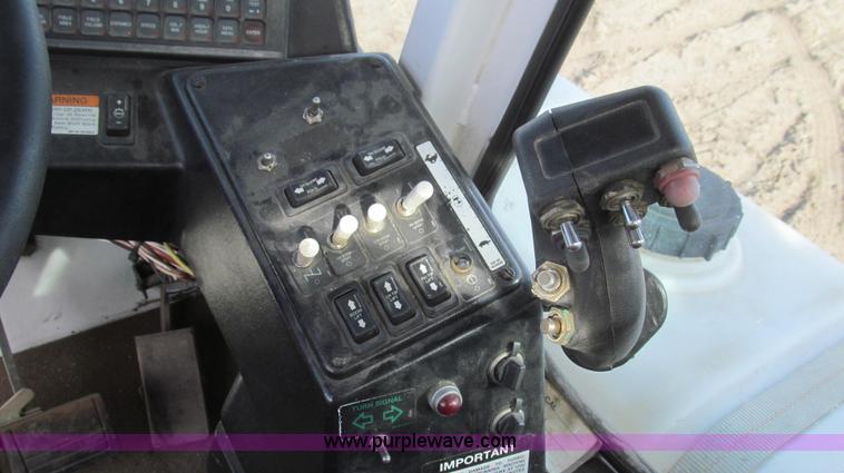 image for item E3851 1999 SpraCoupe 4440 self-propelled sprayer