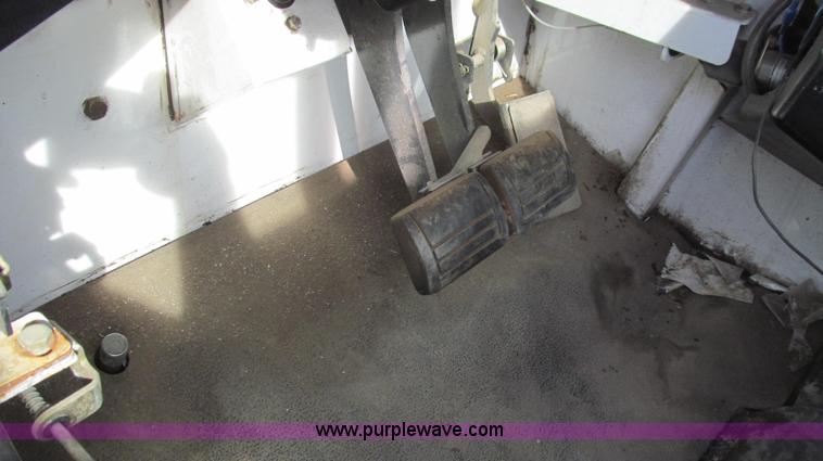 image for item E3851 1999 SpraCoupe 4440 self-propelled sprayer