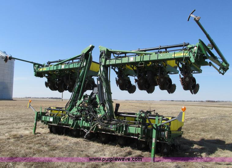 image for item E5029 John Deere 1720 Integral Stack-Fold planter