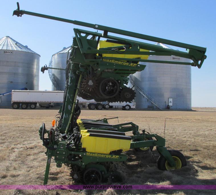 image for item E5029 John Deere 1720 Integral Stack-Fold planter