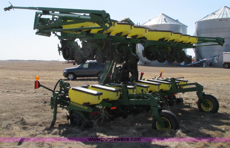 image for item E5029 John Deere 1720 Integral Stack-Fold planter