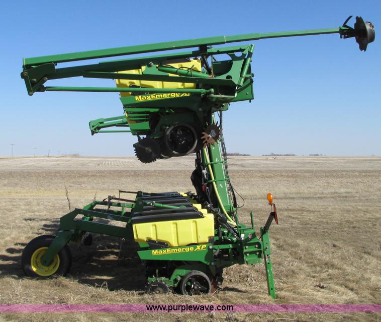 image for item E5029 John Deere 1720 Integral Stack-Fold planter