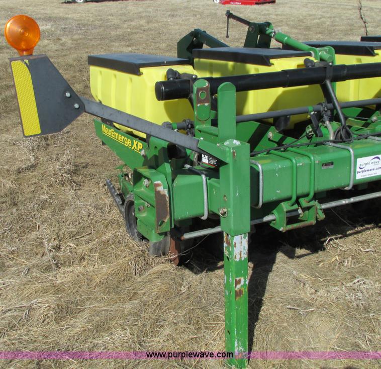 image for item E5029 John Deere 1720 Integral Stack-Fold planter