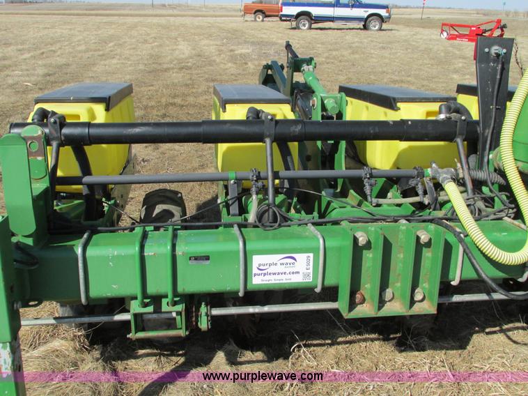 image for item E5029 John Deere 1720 Integral Stack-Fold planter