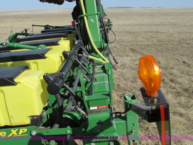 image for item E5029 John Deere 1720 Integral Stack-Fold planter