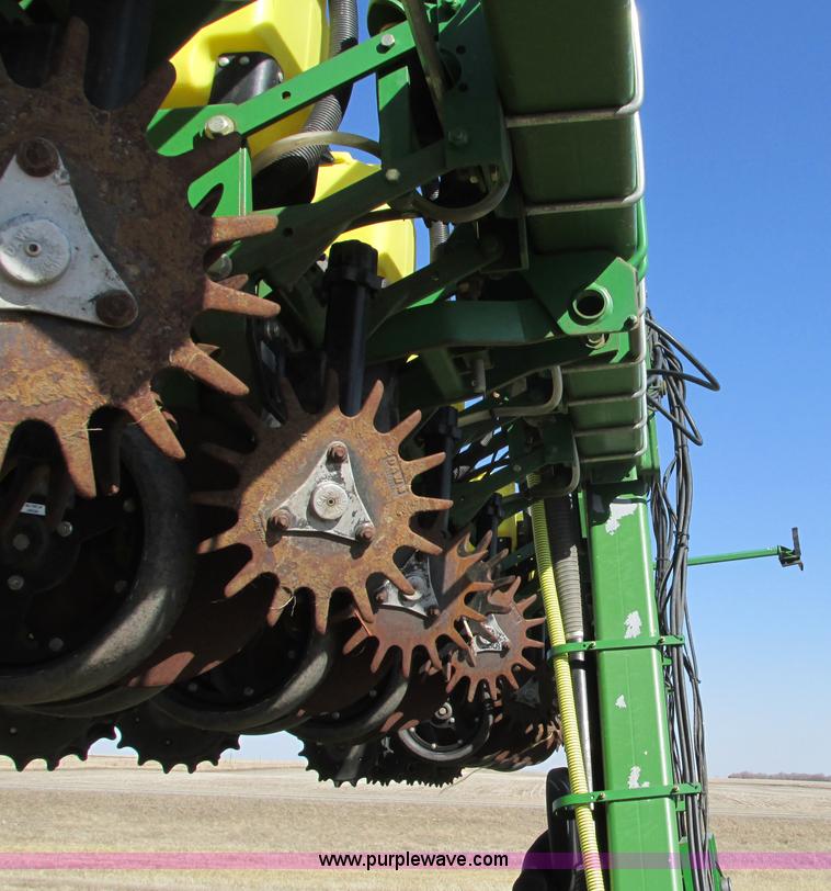 image for item E5029 John Deere 1720 Integral Stack-Fold planter