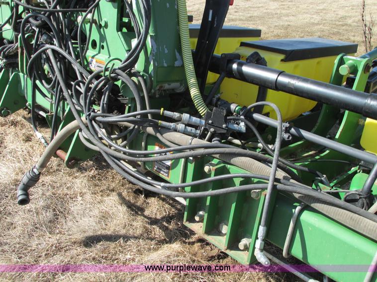 image for item E5029 John Deere 1720 Integral Stack-Fold planter