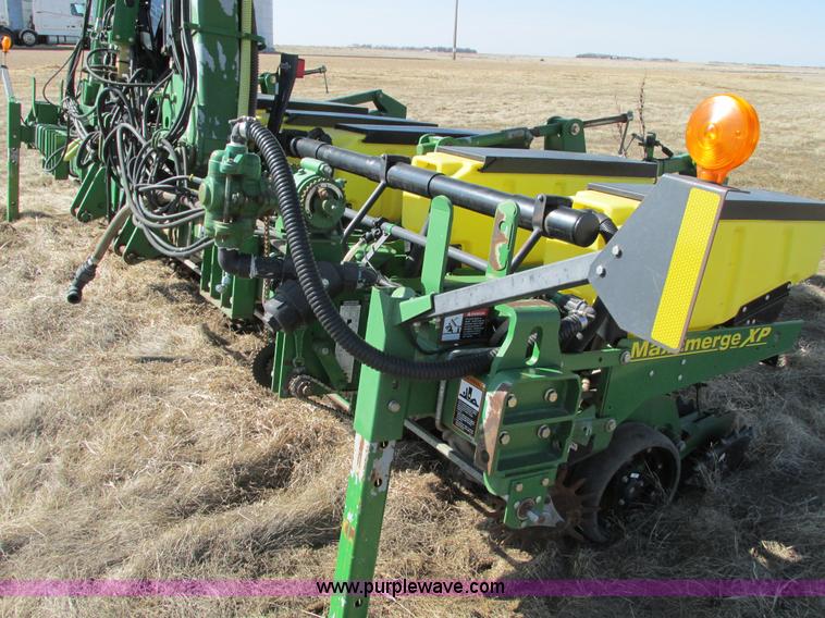 image for item E5029 John Deere 1720 Integral Stack-Fold planter