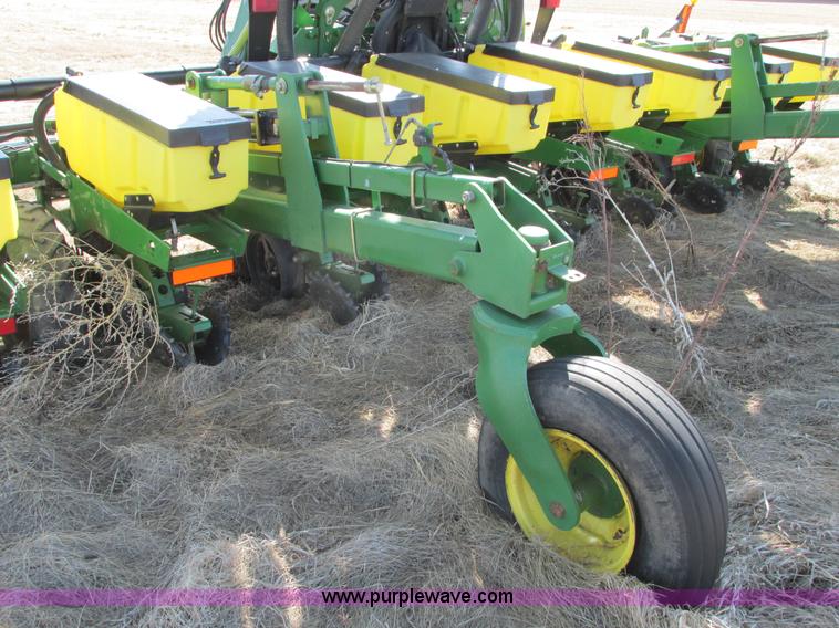 image for item E5029 John Deere 1720 Integral Stack-Fold planter