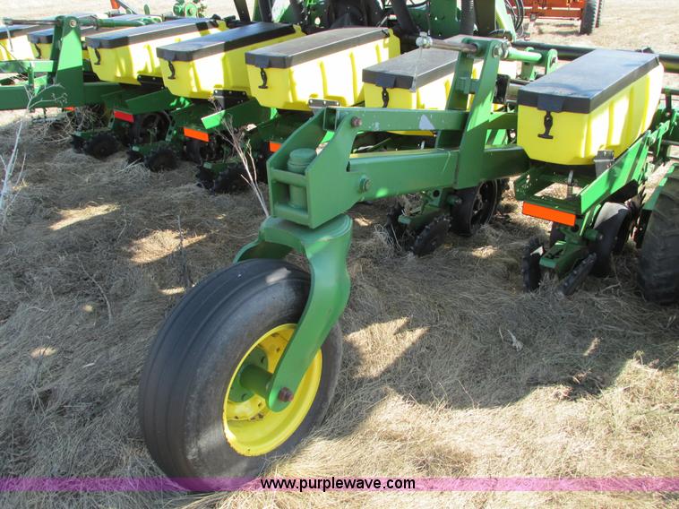 image for item E5029 John Deere 1720 Integral Stack-Fold planter