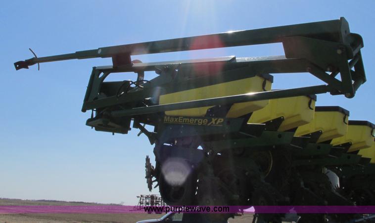 image for item E5029 John Deere 1720 Integral Stack-Fold planter