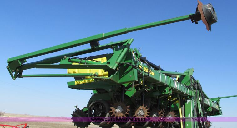 image for item E5029 John Deere 1720 Integral Stack-Fold planter