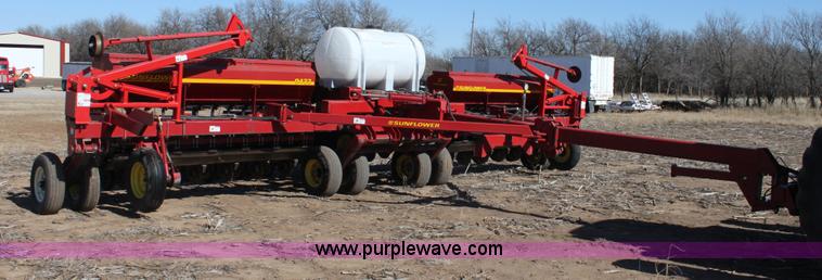 image for item E8438 2003 Sunflower 9432 30' folding drill